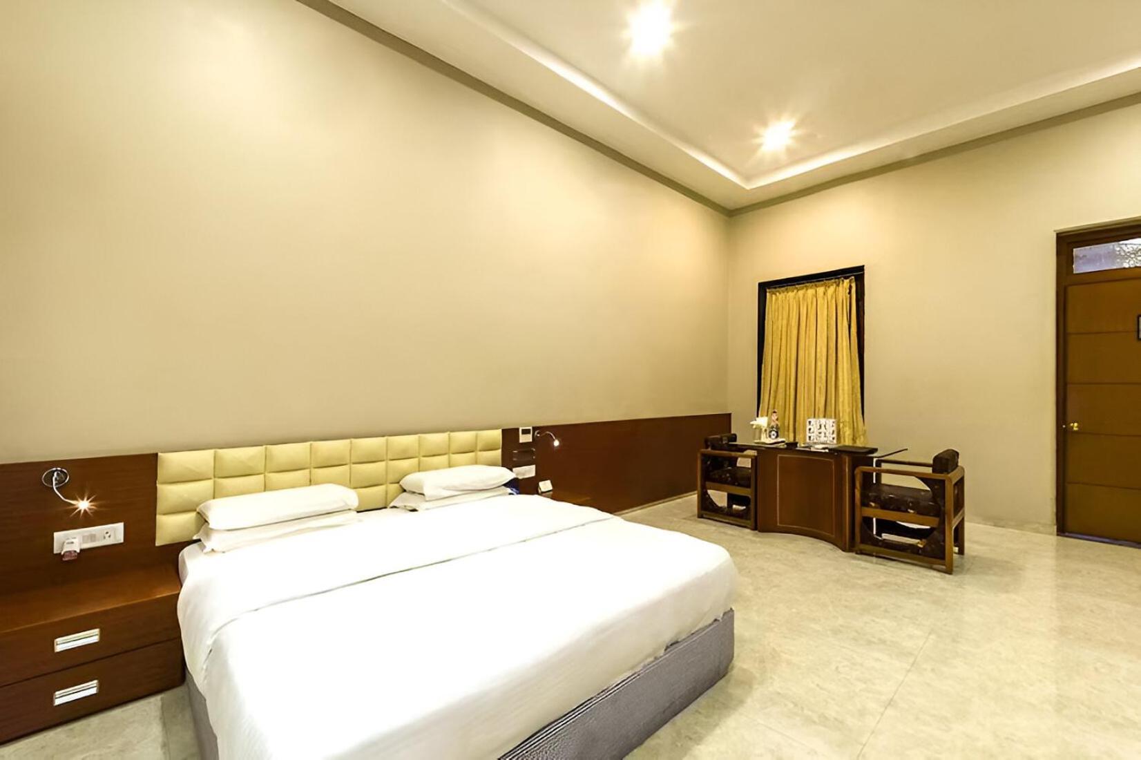 Hotel Aram Jāmnagar 외부 사진