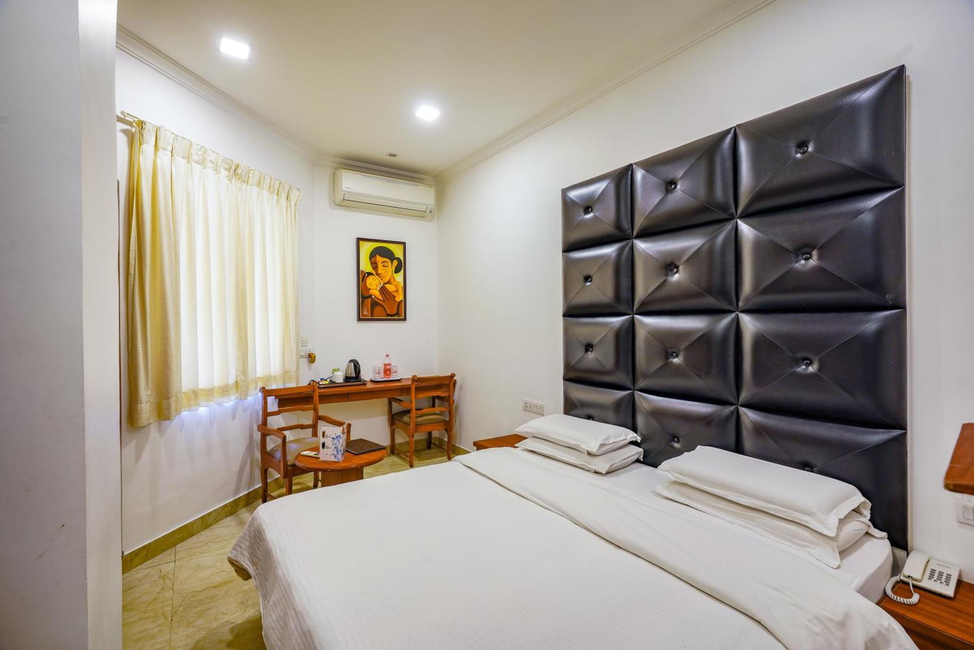 Hotel Aram Jāmnagar 외부 사진